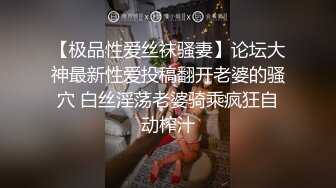 眼镜胖哥约操蓝色头发美妞，细长美腿苗条身材，舌吻互摸灵活舌头舔屌，骑上来操几下累了，扶腰后入猛1