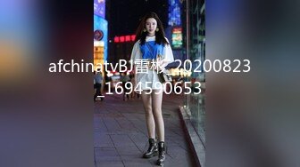 你想把鸡巴插入我老婆的小穴吗，评论吧