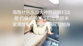 商场女厕全景偷拍美女职员的一线馒头小美鲍