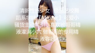 超近距离偷窥长发美女的小黑鲍