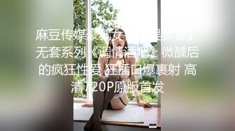 插入女友粉嫩阴户的大鸡巴