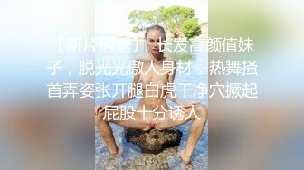 高颜值御姐带大耳环的女人就是骚，情趣装漏着奶子自己揉捏，每一个动作都很撩人，自慰粉嫩骚逼呻吟不要错过