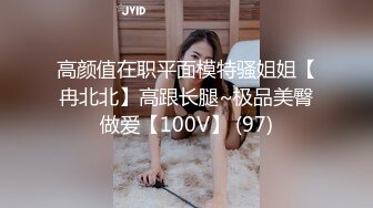 约时尚性感美女爱抚亲吻 挺着鸡巴要插入美女却说太大好疼 刺激抽插