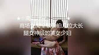 两老哥KTV点了两个妹子一人一个揉捏奶子唱唱歌沙发上同时开操