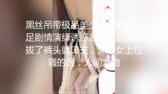 气窗偷拍邻居大奶美少妇洗香香