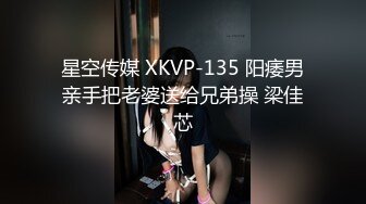 趁老婆不在摸上小姨子的床。姐夫：这逼逼都是湿的，啊啊啊   妹妹：啊啊不要姐夫~ 