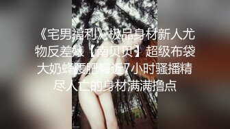 幸福老哥双飞姐妹花一个00后嫩妹，撸硬上位骑坐另一个妹子来姨妈抬屁股，边操边舔奶子搞完再玩滴蜡左拥右抱