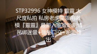 大神潜入服务中心抄底多位来办事的美少妇 (4)