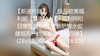 颜值妹子特写逼逼上厕所尿尿，出租屋里丝袜美腿和男友无套啪啪，姿势很多