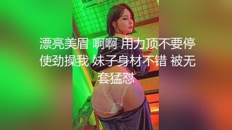 被熟女小姨按在床上从头舔到鸡巴菊花调情，鸡儿硬得不行了直接插入小姨的骚穴内射败火！