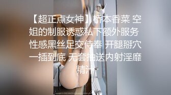  猥琐小哥迷翻漂亮的小女友找来朋友一起来玩3P