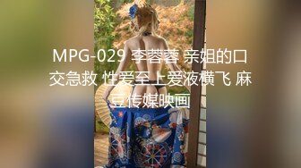 【新片速遞】   六月新流出❤️大学城附近女厕 全景后拍带宠物狗上厕所的少妇狗狗听话在门口等待