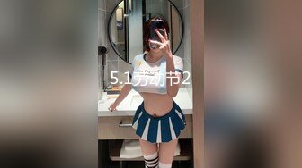 胸や股間に密着するマキシワンピ姿の女に興奮してしまい…