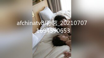 中性打扮短发新人妹子！黑丝美腿！性感美臀假屌抽插，黄狗撒尿姿势猛捅，这屁股实在太诱人