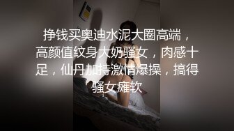 乖巧的性奴小母狗就这样让大哥蹂躏玩弄，撅着小屁股上面写着替天行道草逼好骚啊，激情上位爸爸用力干我刺激