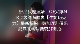  牛仔裤性感小姐姐情趣内裤，半脱下裤子操逼，抓起JB吸吮，扶着炮架怼小穴