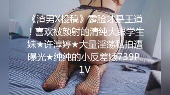  娇小身材的美少妇三P大站，前后夹击征服骚女完美爆，满满一嘴