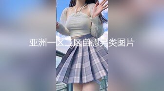  极品圆润美臀小少妇居家夫妻啪啪，跪着按头深喉插嘴，开档黑丝翘起大屁股后入