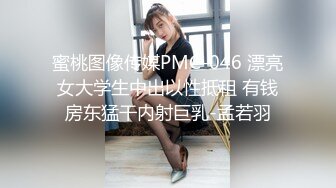 苗条身材的小美女 性感的着装在家金手指扣湿润了奇痒的淫穴 自慰棒加持，实在是太解痒太爽了喷水了！