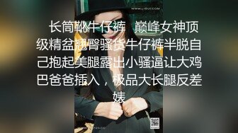 黑丝高跟颜值不错的御姐小少妇跟大哥激情啪啪，全程露脸在门前地板上干炮，激情上位抽插浪叫表情好骚干开花[