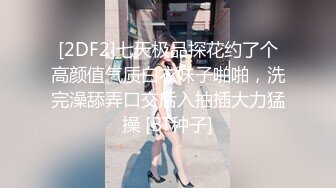 海边散步偶遇漂亮妹子在拍海边写真裸照