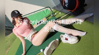  轻熟女姐妹组合露脸激情4P伺候年轻小哥哥，让小哥吃奶子交大鸡巴，黑丝情趣互动抽插