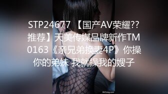  诱人的小嫂子露脸跟大哥镜头前啪啪，光彩诱人让小哥吃奶玩逼，乖巧的舔弄鸡巴