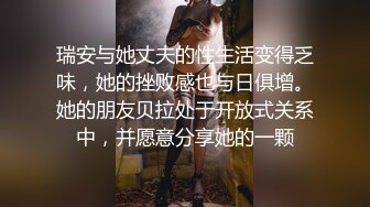 隔壁小骚婦 啊啊 好深 受不了了 褲子来不及脫就開車 各種姿勢都很配合 射了一屁屁