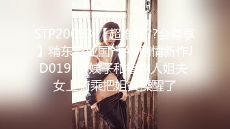 清纯眼镜学生妹妹被哥哥调教的还真臊,小哥还在睡觉,直接扒下内裤舔,硬了主动坐上动