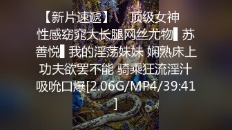 不正规足浴约出来的妹纸，好会玩，放得开，手握住鸡巴开始嗨，舔活真好啊！