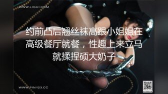 KTV厕所偷拍喝醉的美女趴在马桶上吐✿来个捡尸的屌丝男把她内裤脱了想上她