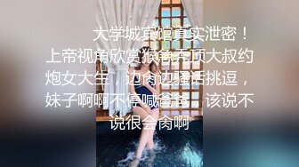 商场女厕全景偷拍 戴工牌的美女 尿完尿反复使劲的擦逼 也不怕擦秃噜皮了