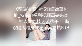 颜值区网红级大眼睛美女下海黄播，吊带小背心揉捏奶子