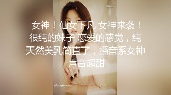  笑起来甜美又很骚外围小妹，换上情趣装丁字裤，服务周到吸蛋舔屌，让妹子扣逼自慰