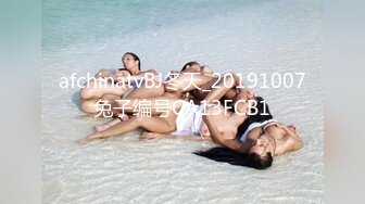 【新片速遞】  黑丝人妻露脸激情大秀啪啪，自己拿道具插逼特写展示给狼友看骚穴，让大哥压在身下无套抽插，浪叫呻吟不止