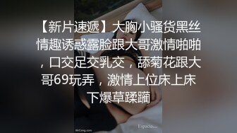 窗外偷窥漂亮学妹光着上身玩电脑