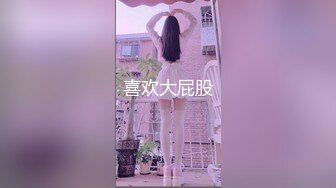 性感妩媚牛仔短裤浪女和长发披肩极品人妖暧昧亲热扣穴69相互舔JJ粗长屌插入暴力插菊花