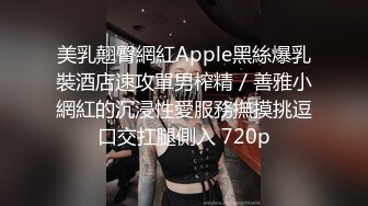  颜值御姐精彩演绎，全程露脸群P淫乱，AV级大作嘴里叼两根鸡巴下面还被舔逼