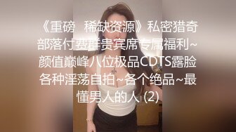 两个青春活力美女互相挑逗欲望瘙痒受不了打电话让男友过来激情双飞