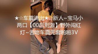 【在线】戴着时尚圆帽的小美女往下退去裙子不停的ZM 1V