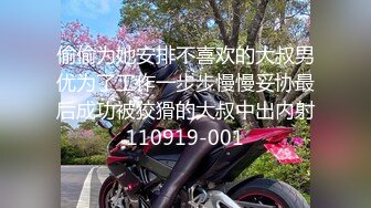 【新片速遞】   8月新流出❤️旅游区开放式女厕近景偷拍游客和附近村民尿尿忘带卫生纸富姐口罩擦逼