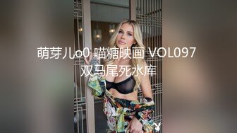 双管齐下才能满足淫妻，口交 手指抠逼女上位无套啪啪