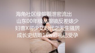  肉感十足颜值美女给炮友交自慰诱惑，展示活隔着舔弄，单腿网袜翘起屁股露肥逼